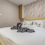 Mobile Superior-6 By Interhome * Pola
